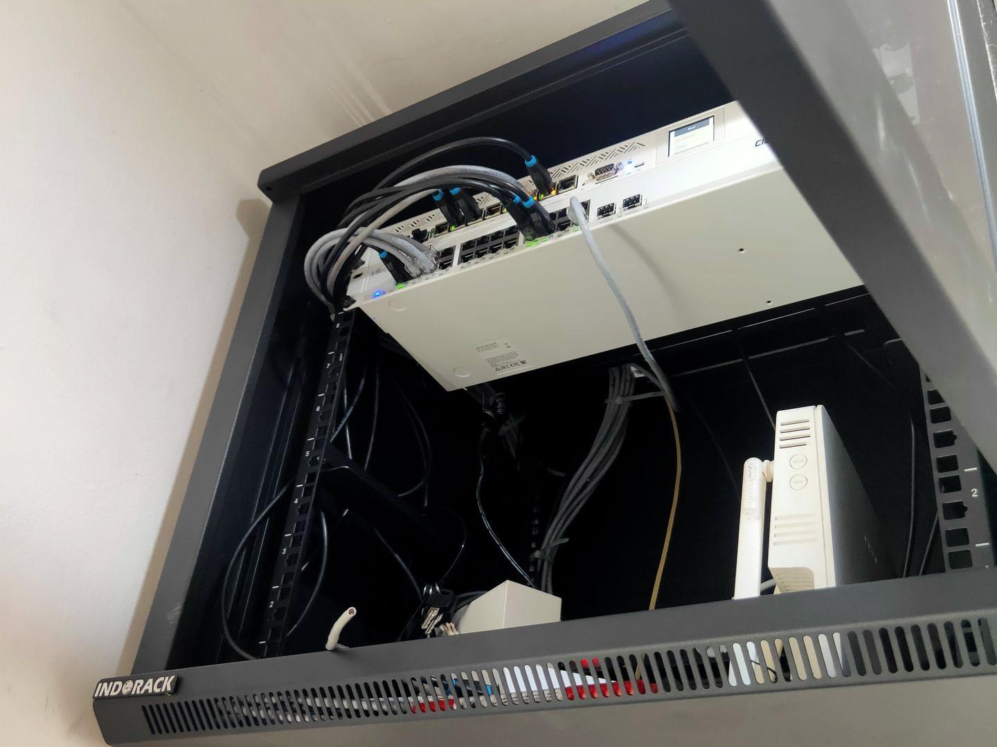 instalasi rack server
